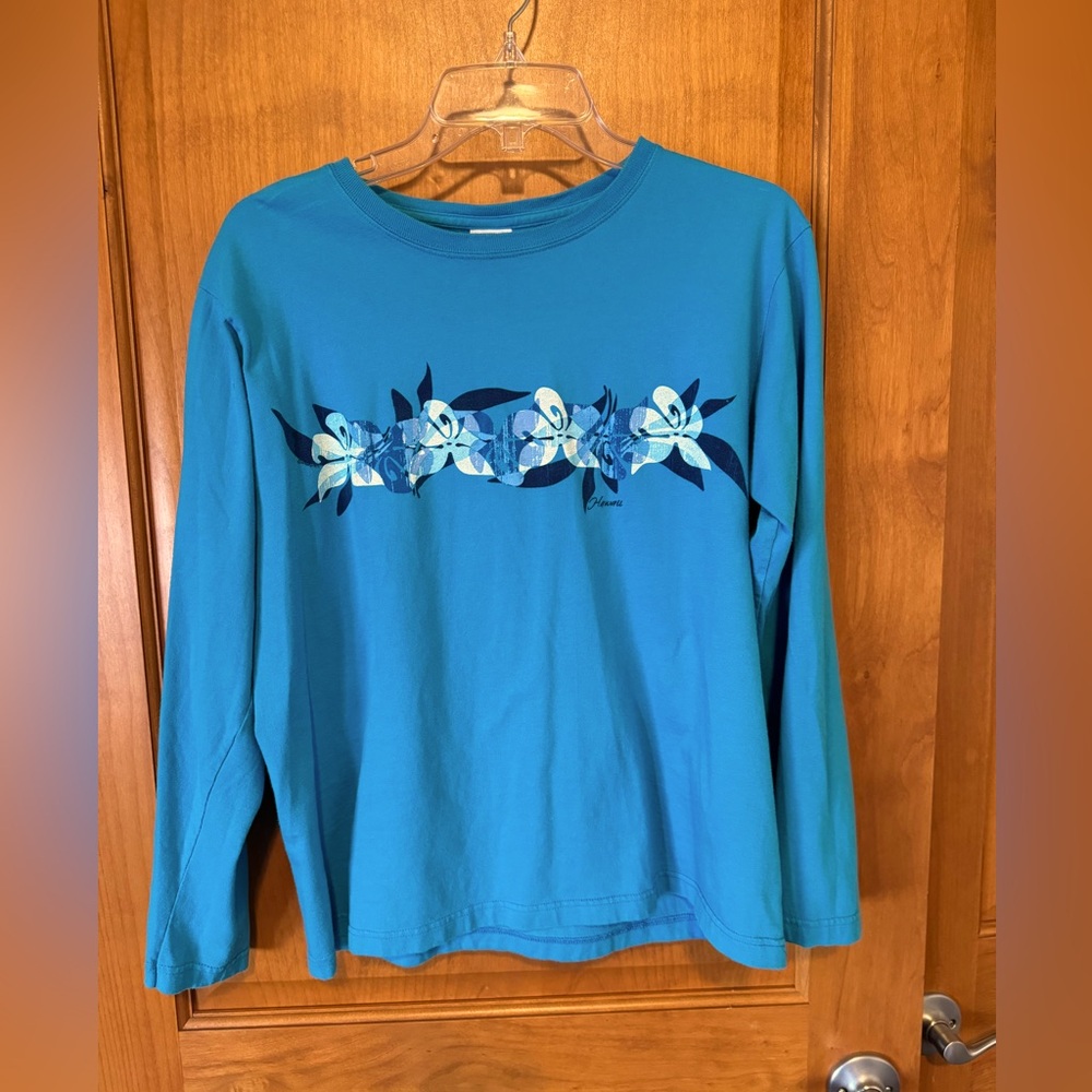 Women’s Crazy Shirt Company long sleeved Hawaiian t-shirt.